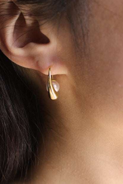 Iris Pearl Earrings