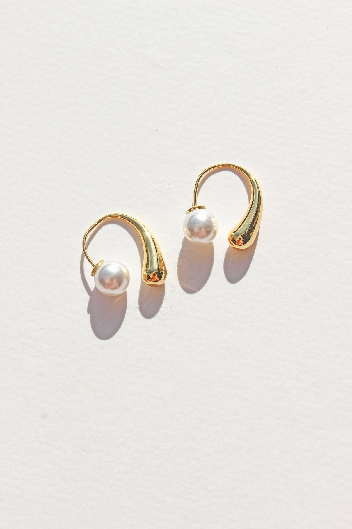 Iris Pearl Earrings