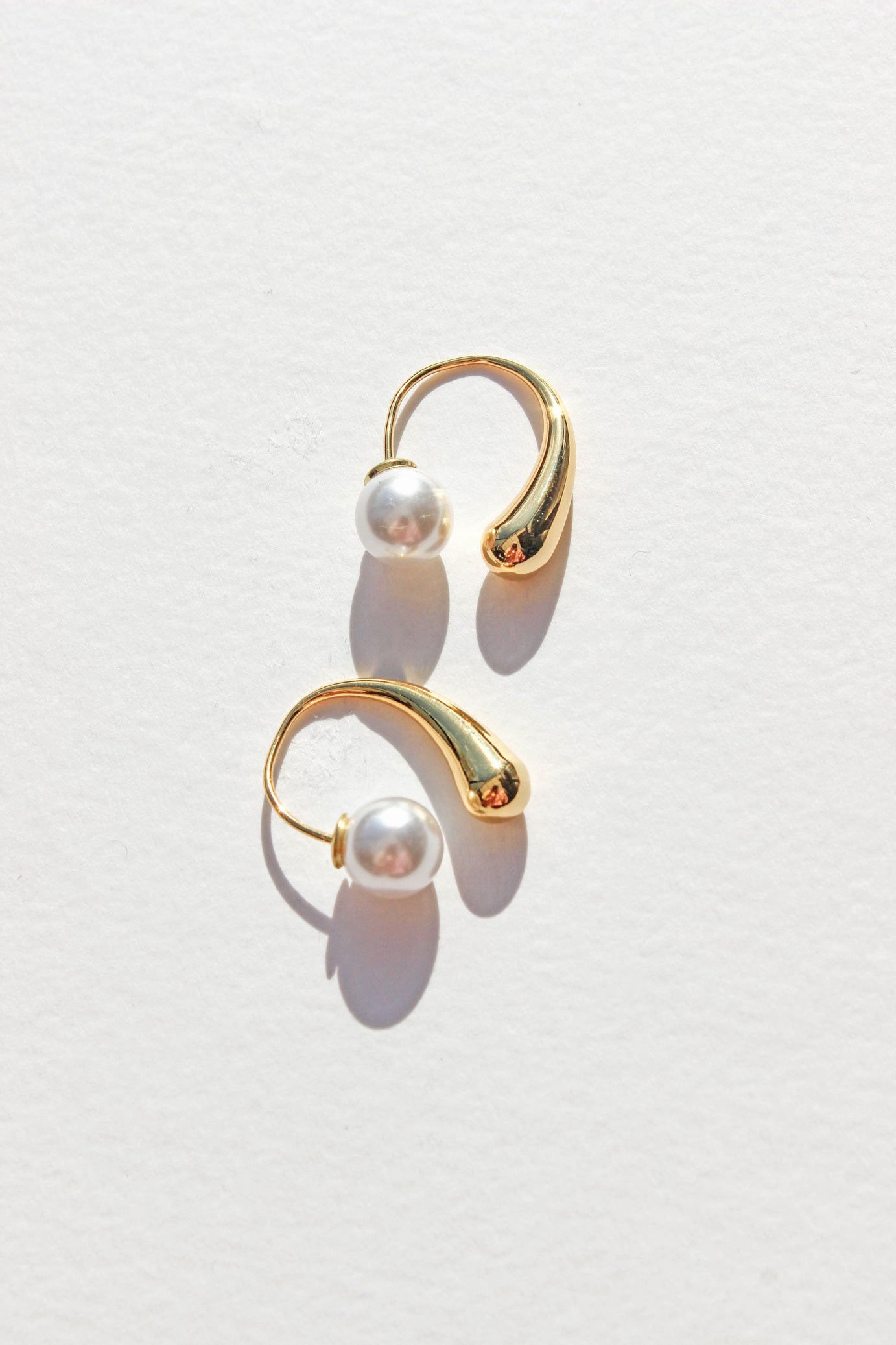 Iris Pearl Earrings