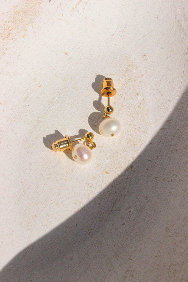 Essential Pearl Earrings - Complete. Studio