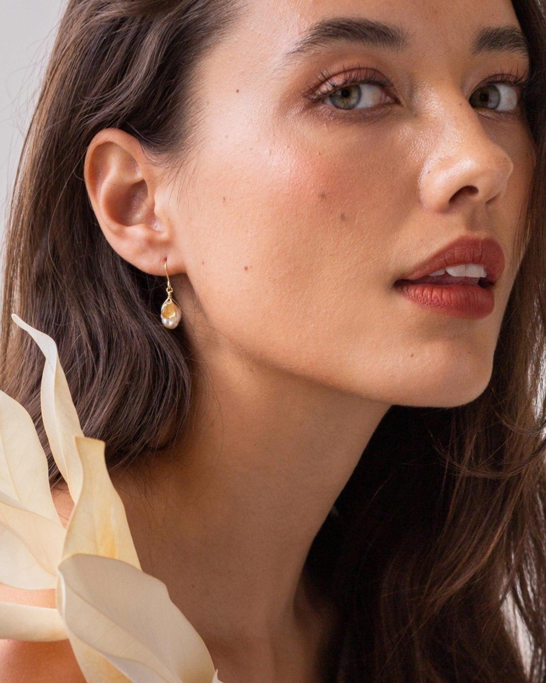 Decoding Pearl Varieties, Shapes, and Colors: Unveiling the World of Pearl Earrings