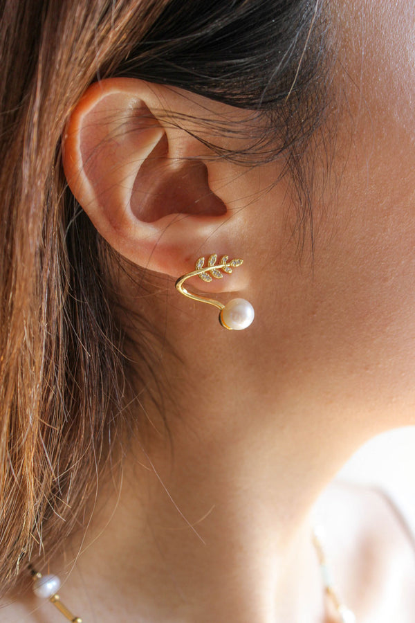 Everleaf Pearl Earrings