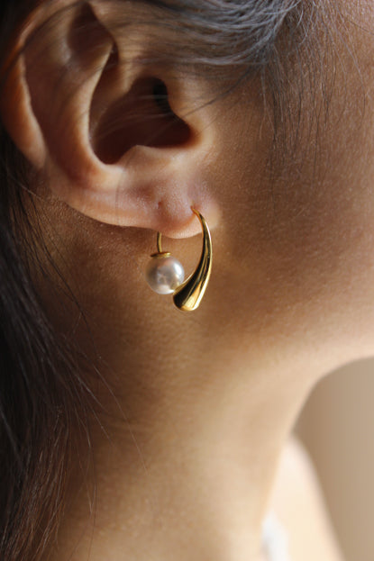 Iris Pearl Earrings