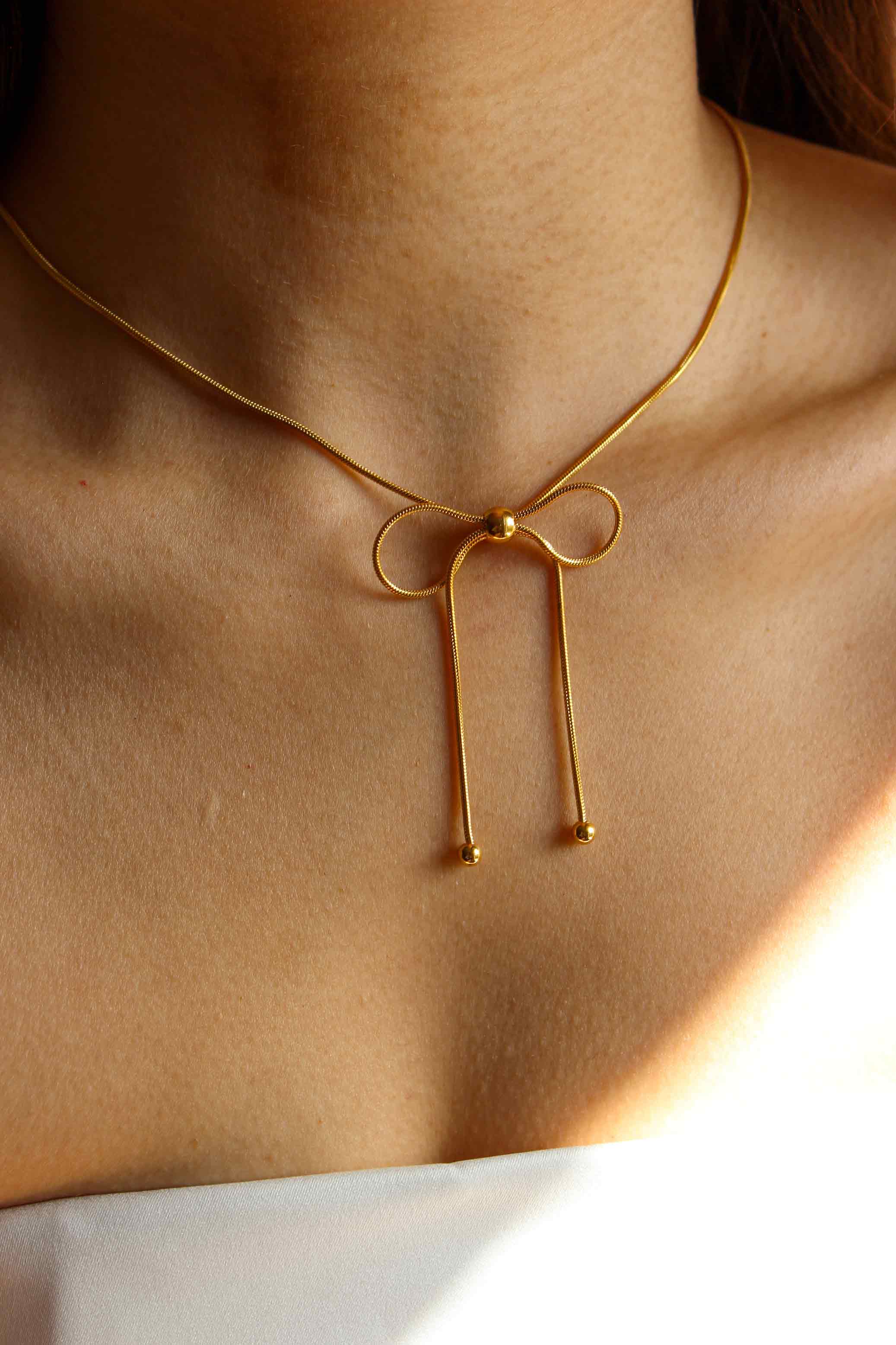 Bow Necklace