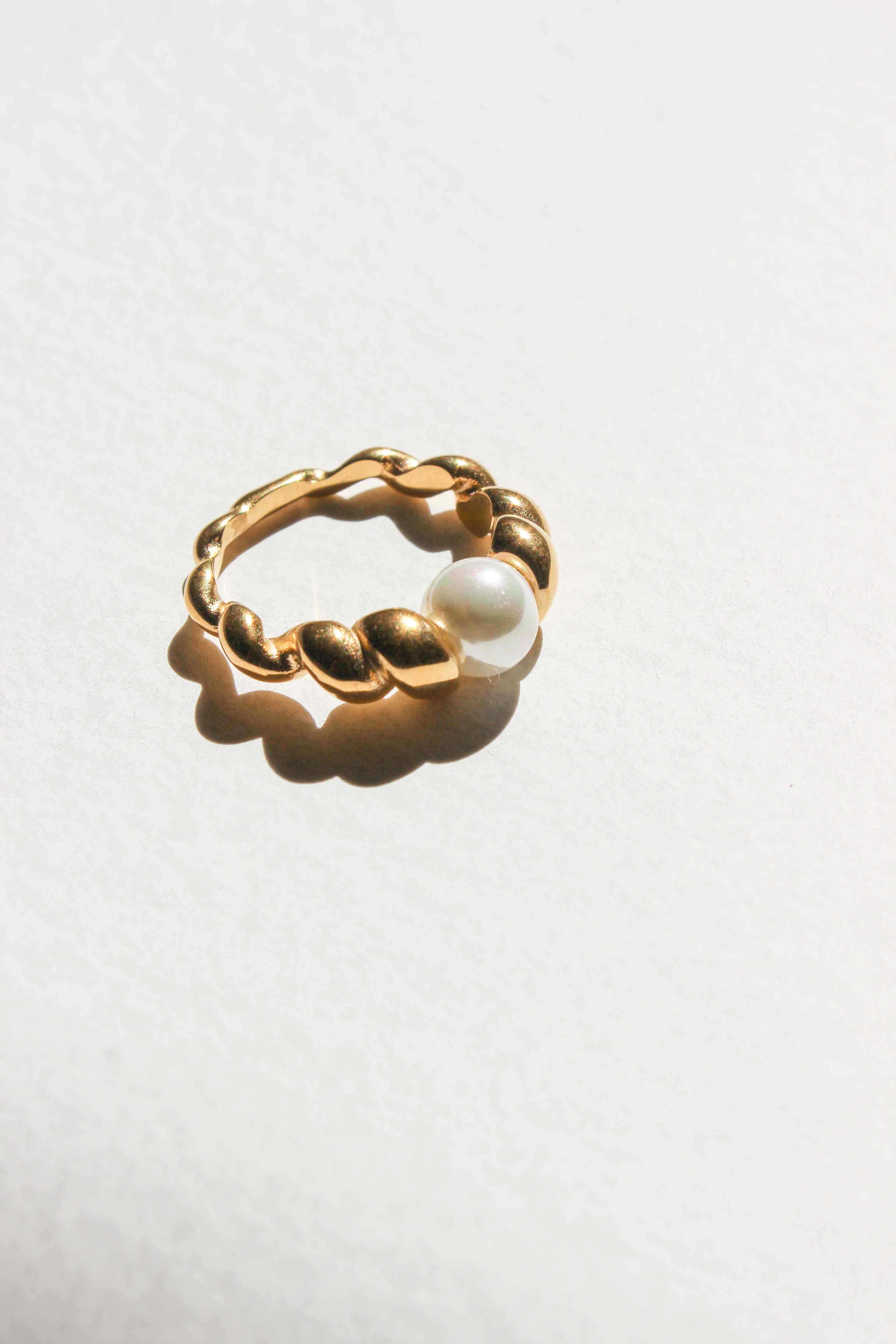 Twisted Pearl Ring