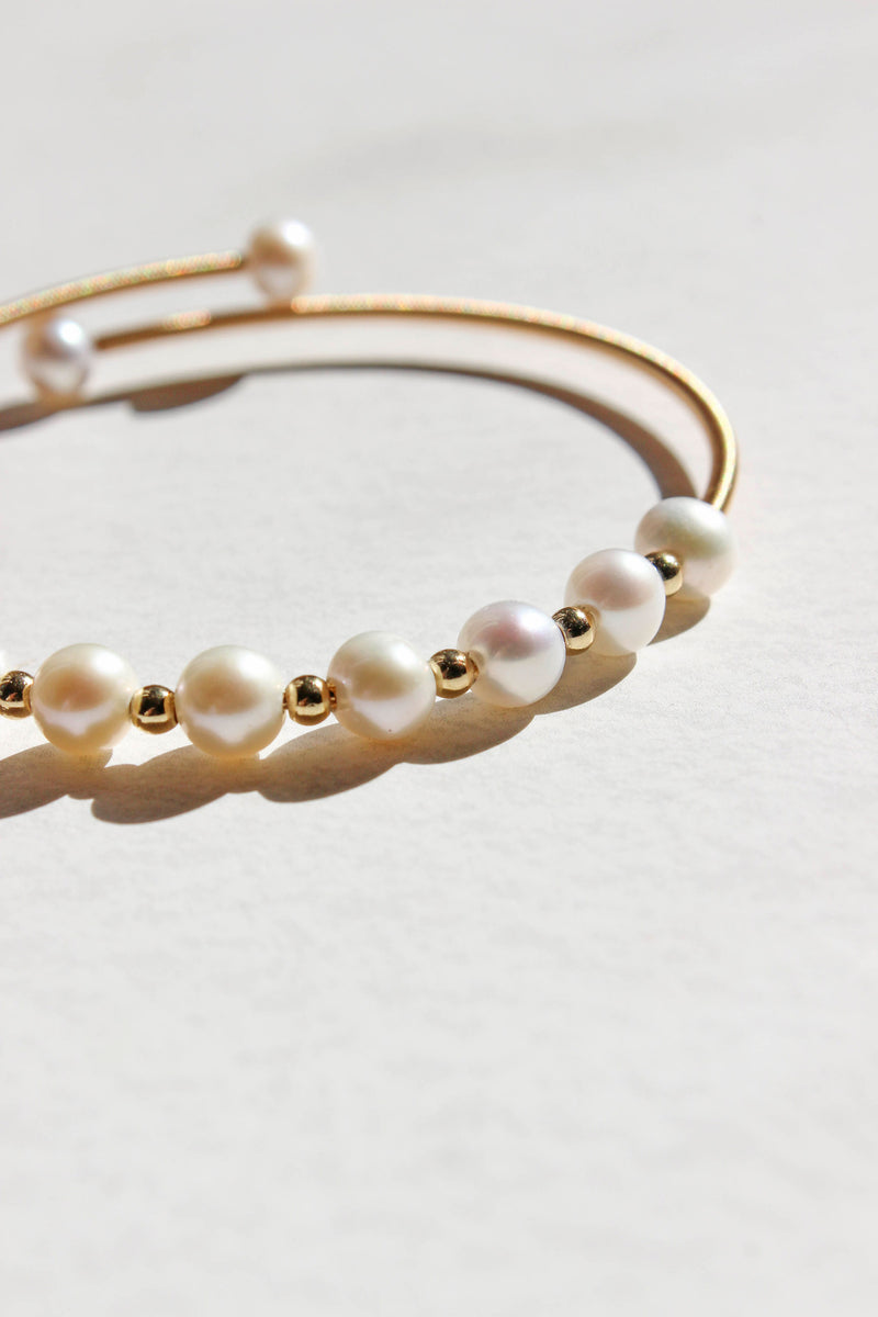 Gleaming Pearl Bangle