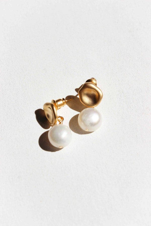 Noémie Pearl Earrings