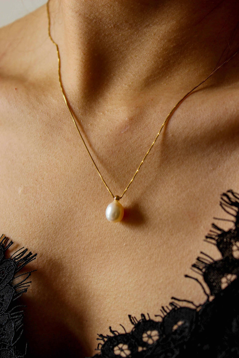 Paris Pearl Necklace - Complete. Studio