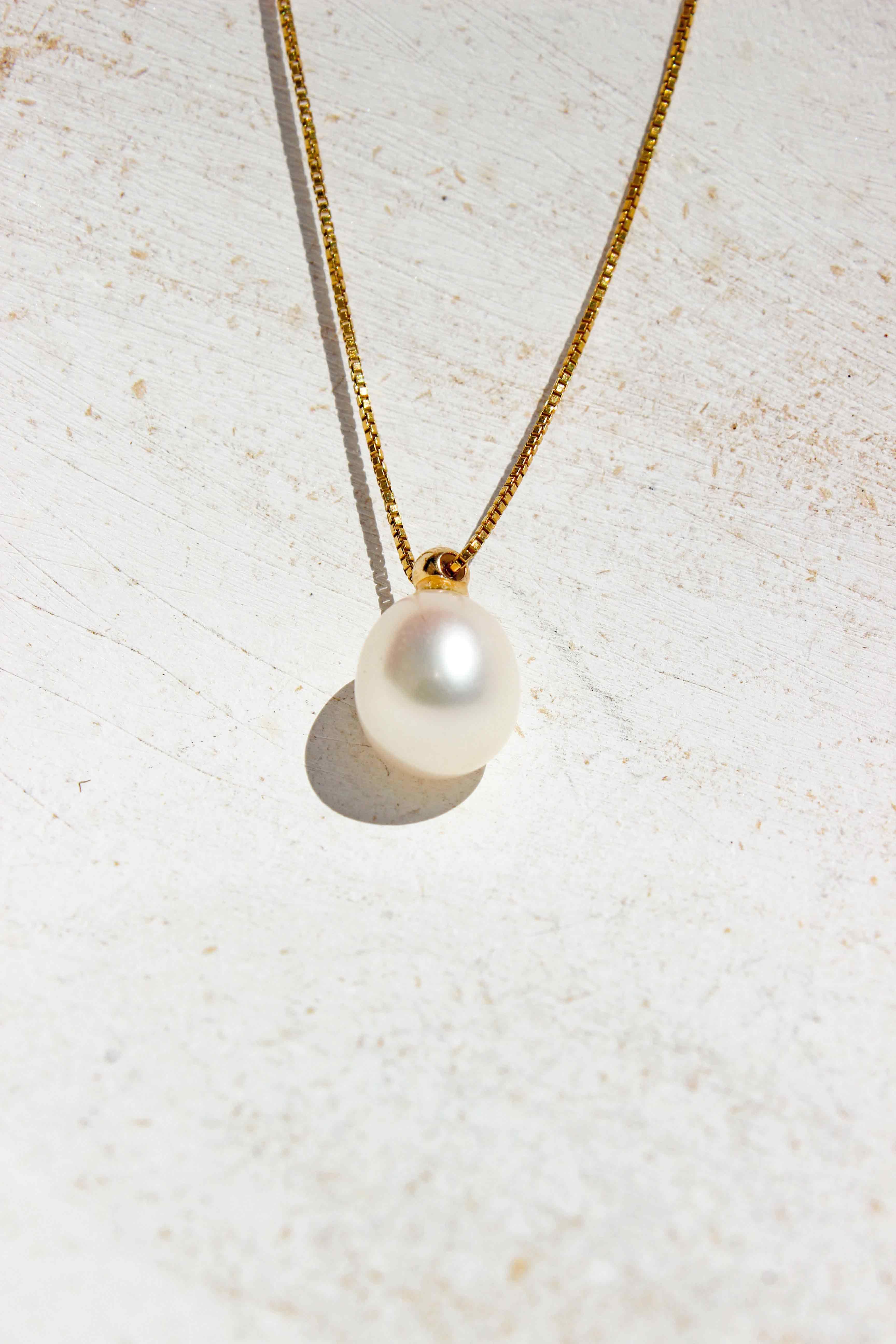 Paris Pearl Necklace - Complete. Studio