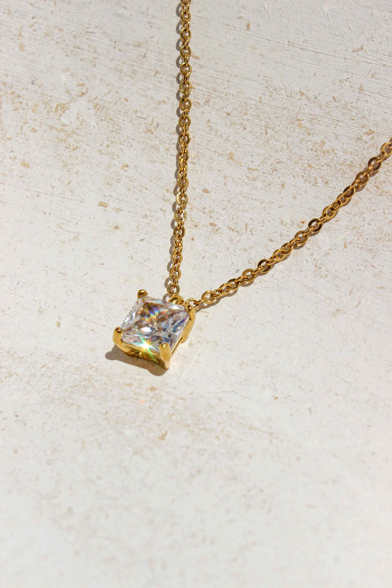 Mabel Necklace/Clear - Complete. Studio